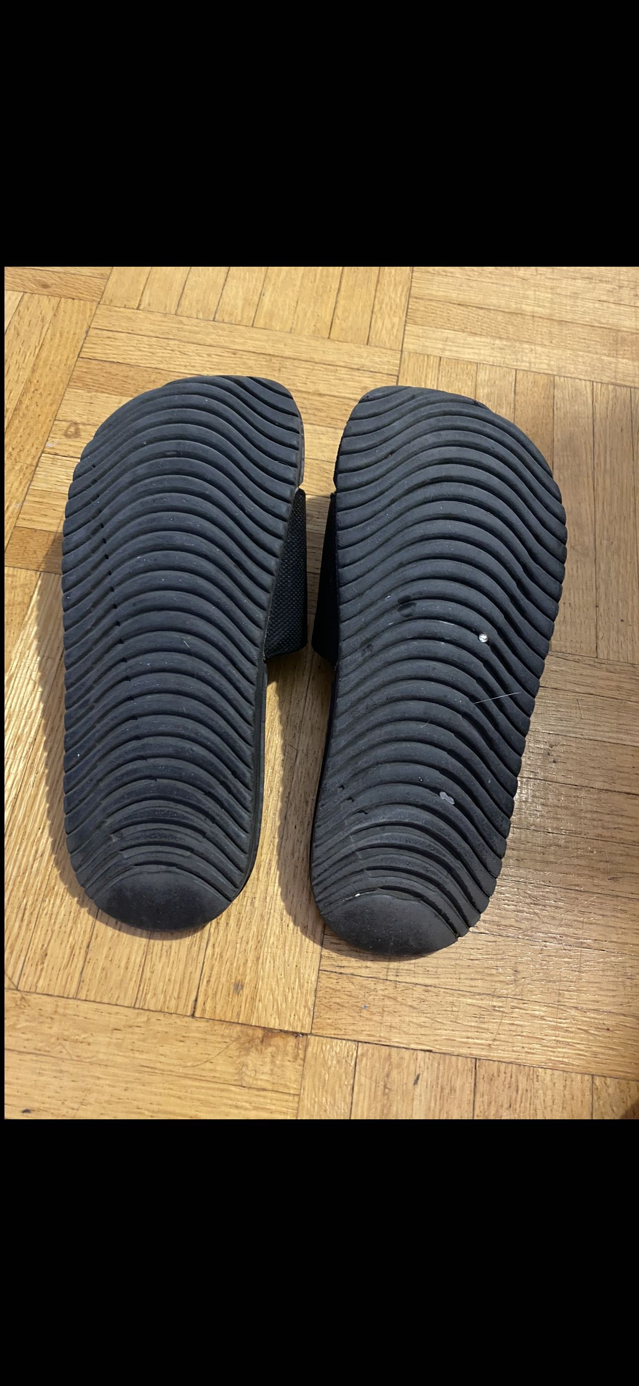 Nike slides image indicator(2)