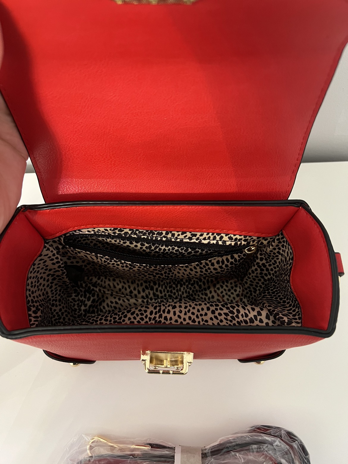 Small red with gold hardware purse - photo 5