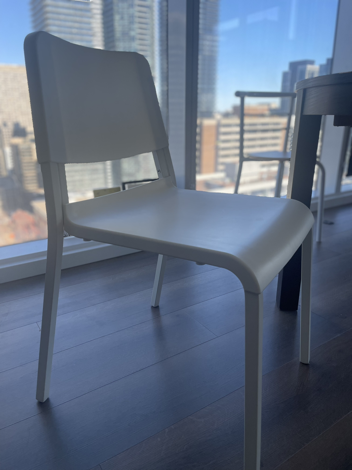 Solid white chair x 2 - photo 2