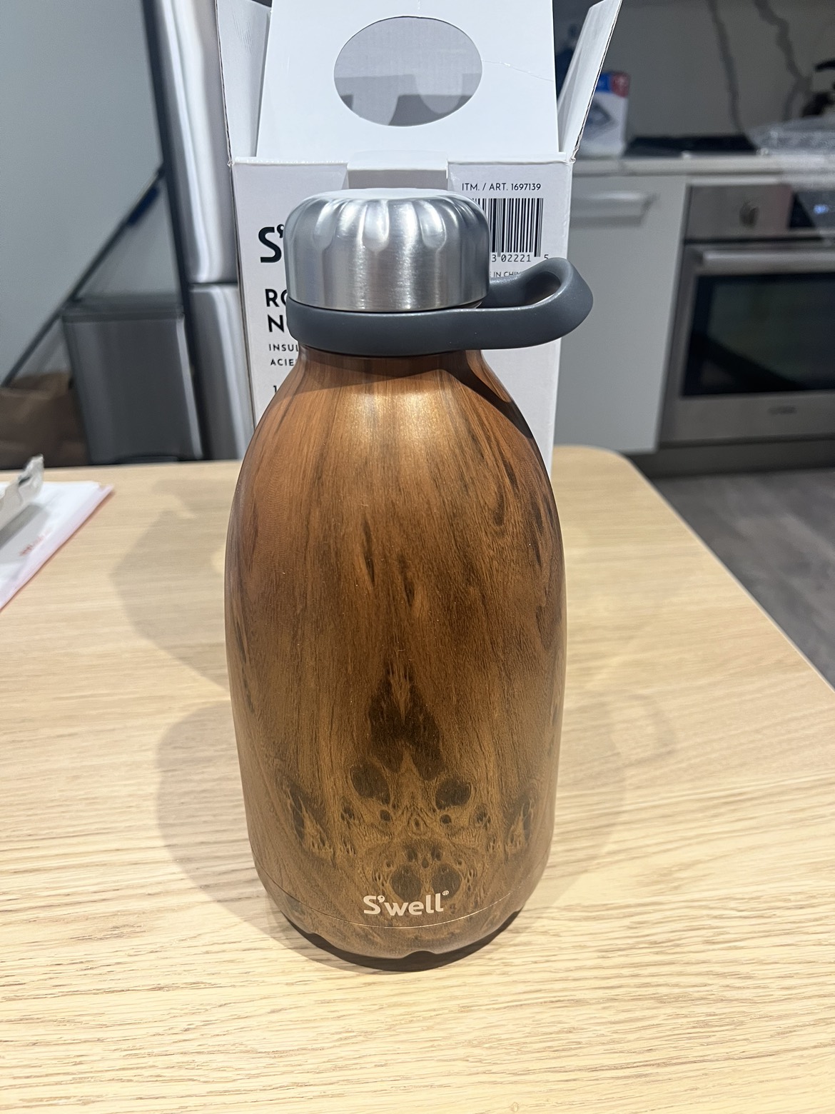 Swell water bottle 1.89L / 64 oz