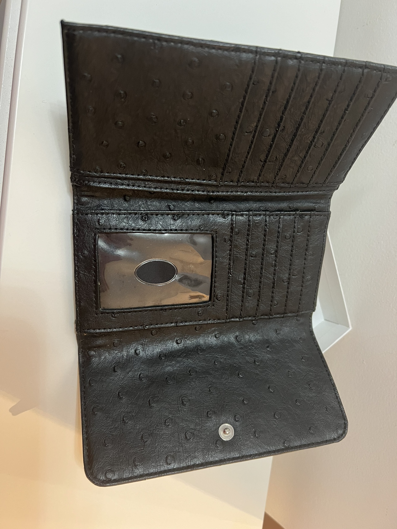 Elegant Guess Wallet image indicator(6)