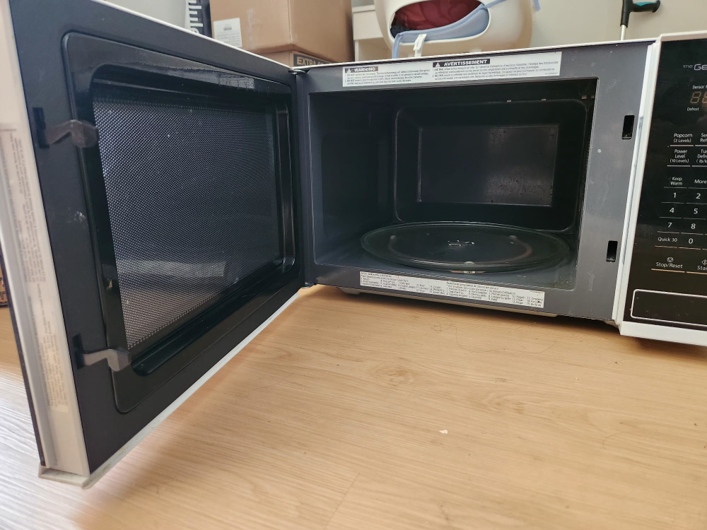 Panasonic Microwave - photo 2