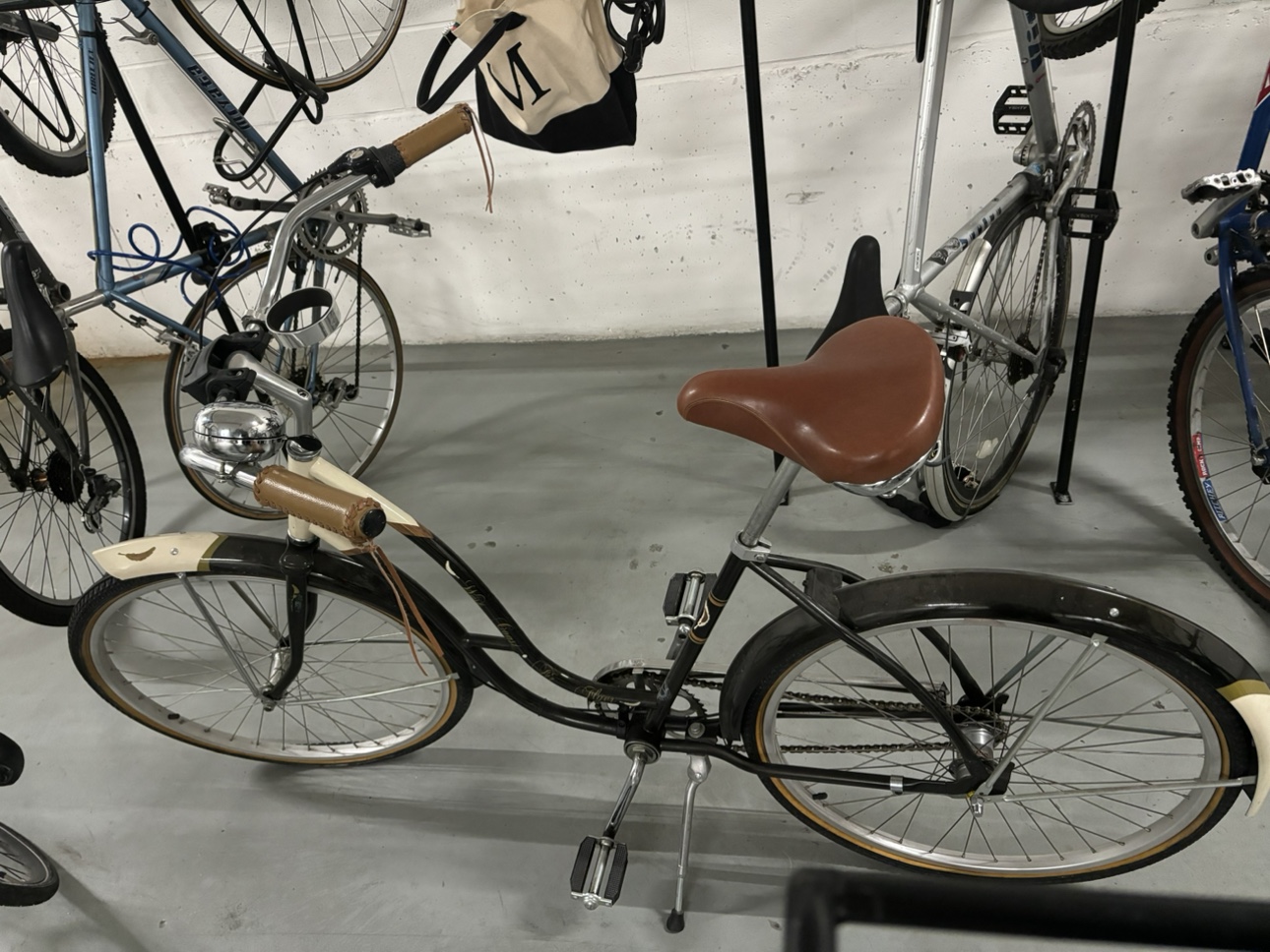 Custom built and painted Cruiser Bike forest green and cream - photo 2