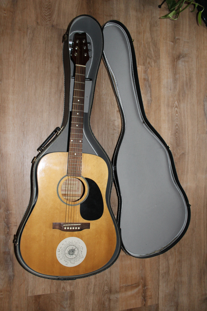 Denver Acoustic Guitar - with accessories thumbnail