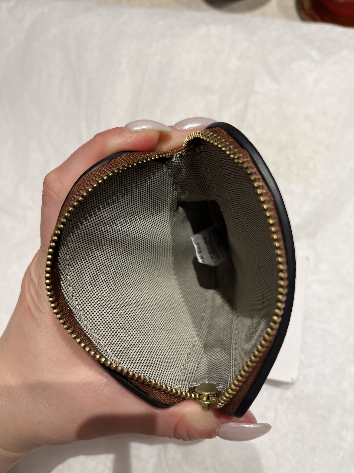 Fossil leather wallet image indicator(4)