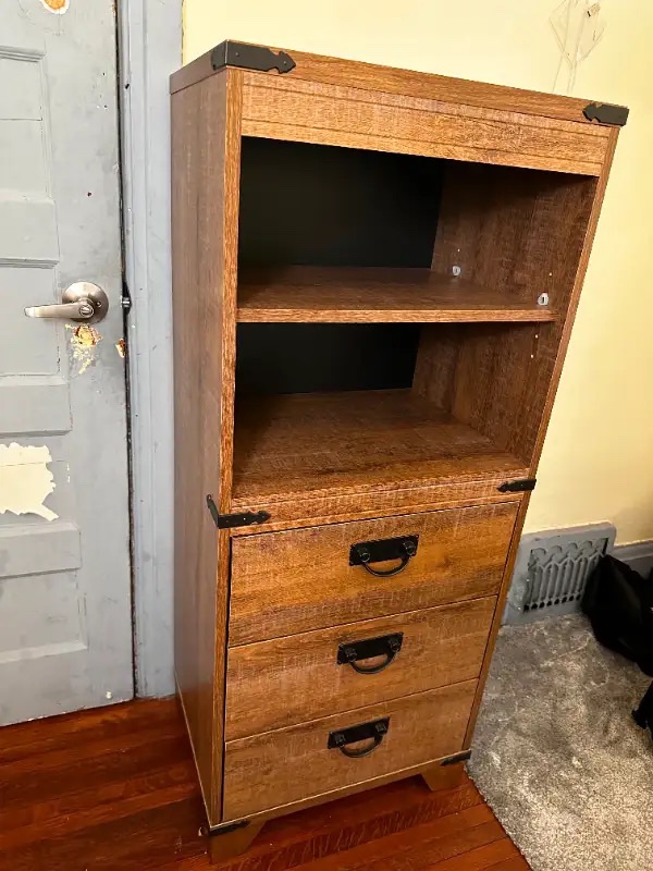 Dresser with 3 drawers
