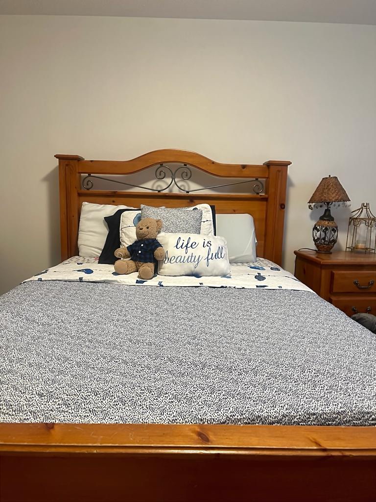 Bedroom furniture set