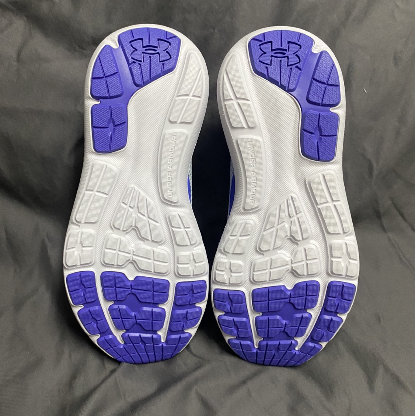UA Surge 3 Running Shoes - Size 6 - photo 3