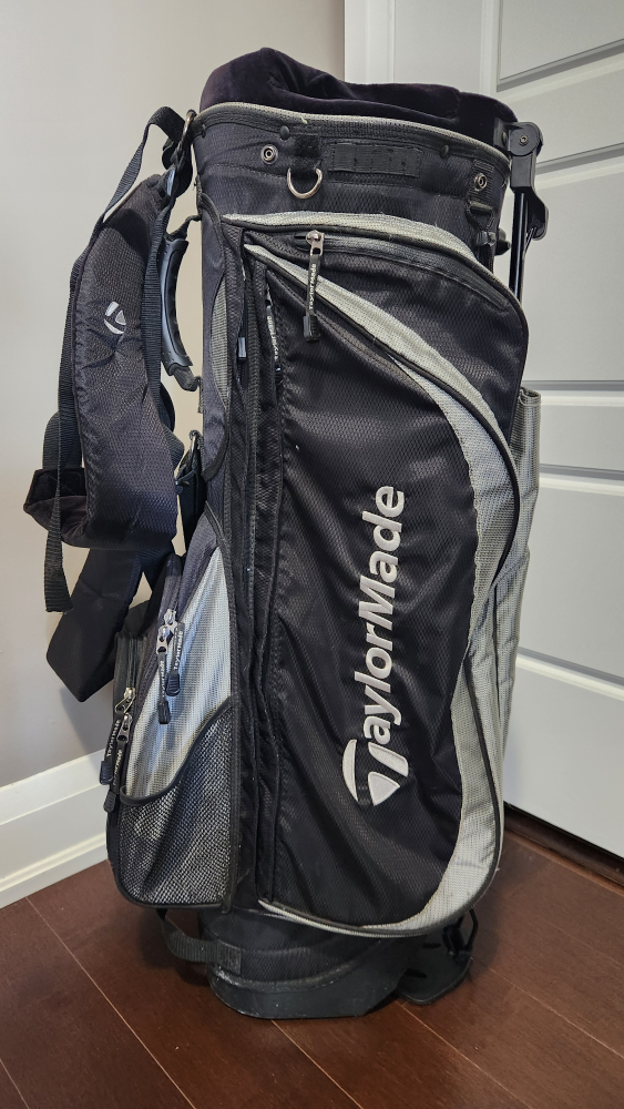 TaylorMade stand bag with rain hood