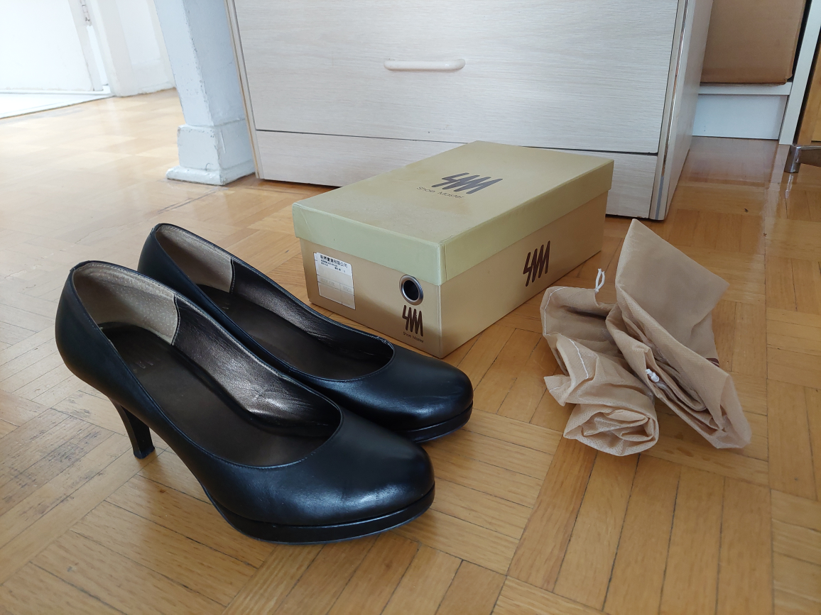 Size 7 black leather high heels shoes pumps - photo 2