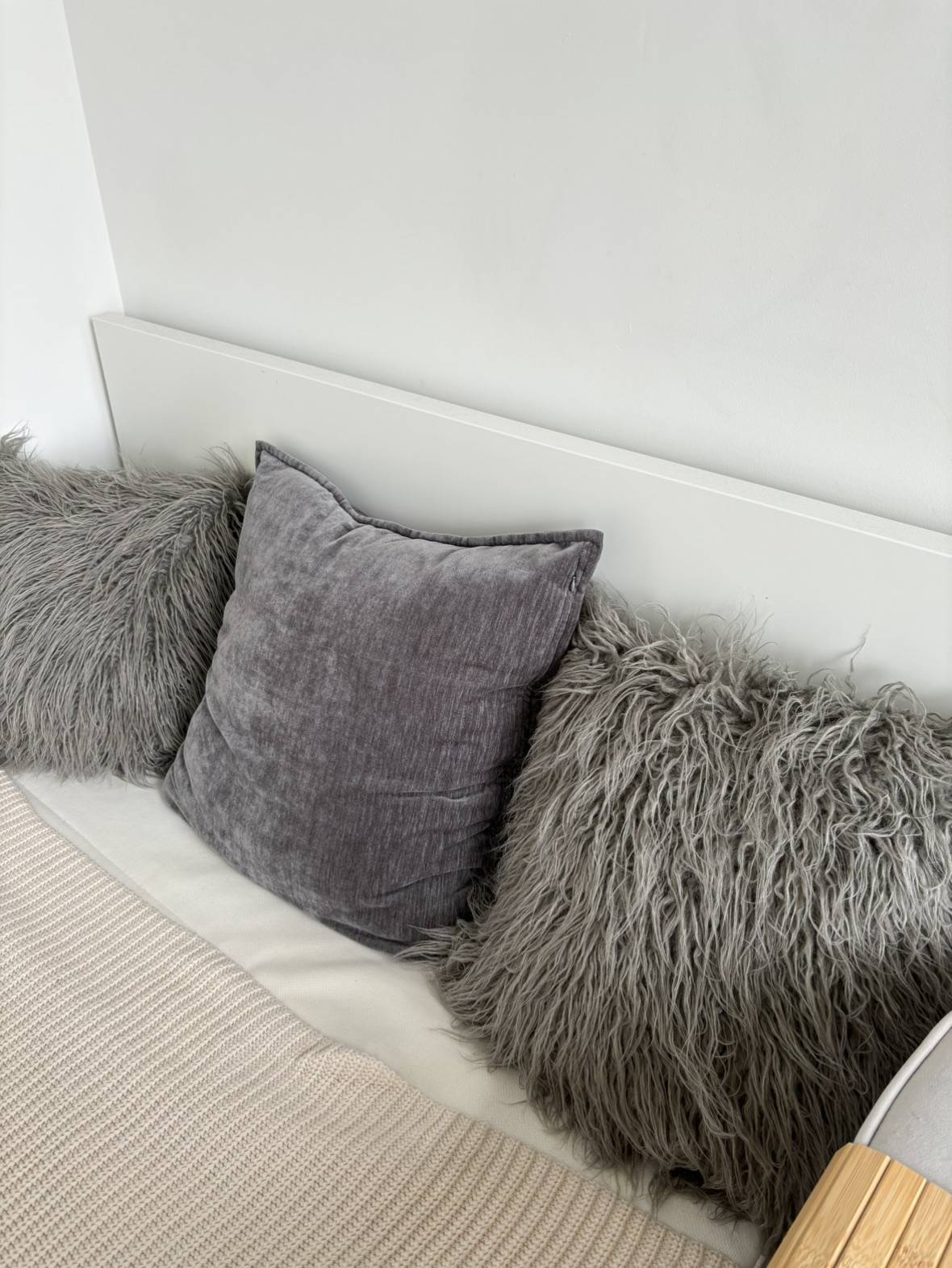 Large decorative pillows - photo 2