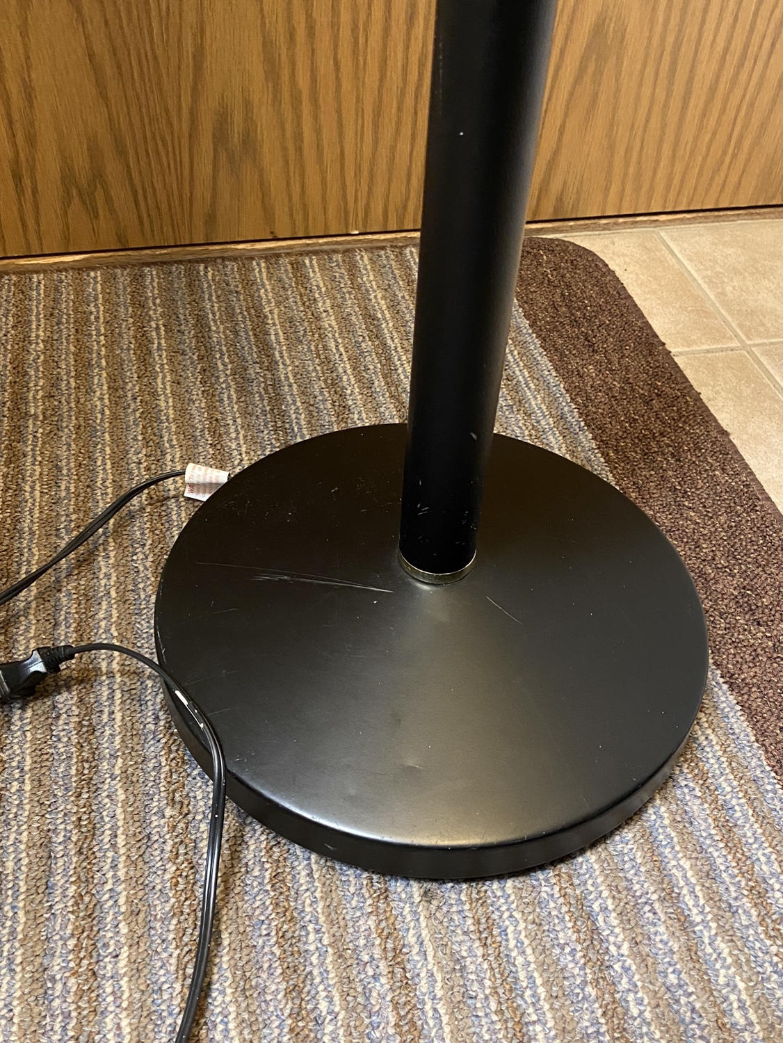 Black Floor Lamp Underwritters Laboratories image indicator(5)