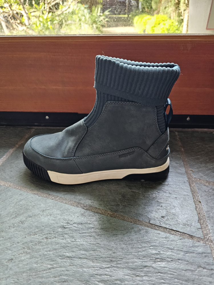 North face winter boots size 7