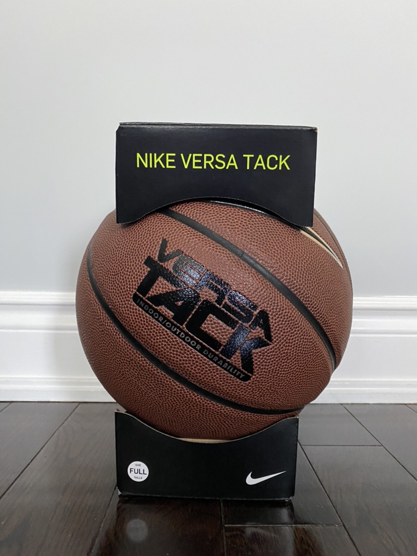 Nike Versa Tack 8p Indoor/Outdoor Basketball thumbnail