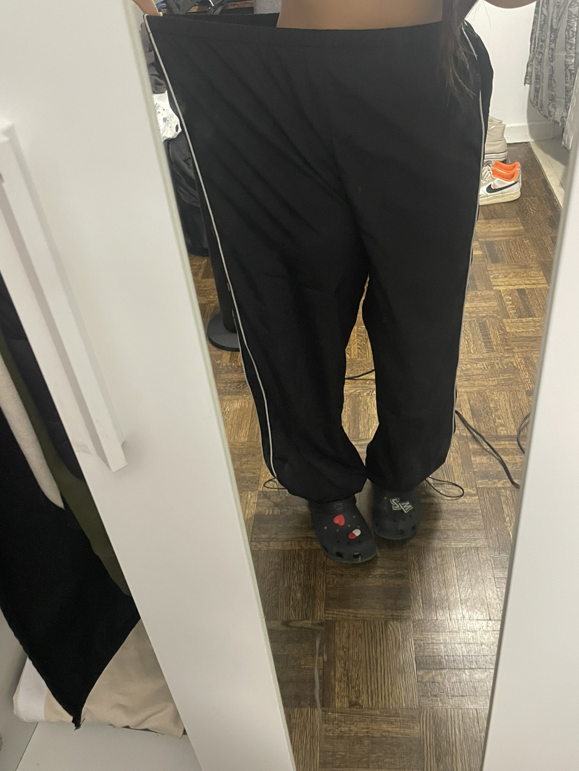 Black parachute pants - photo 4