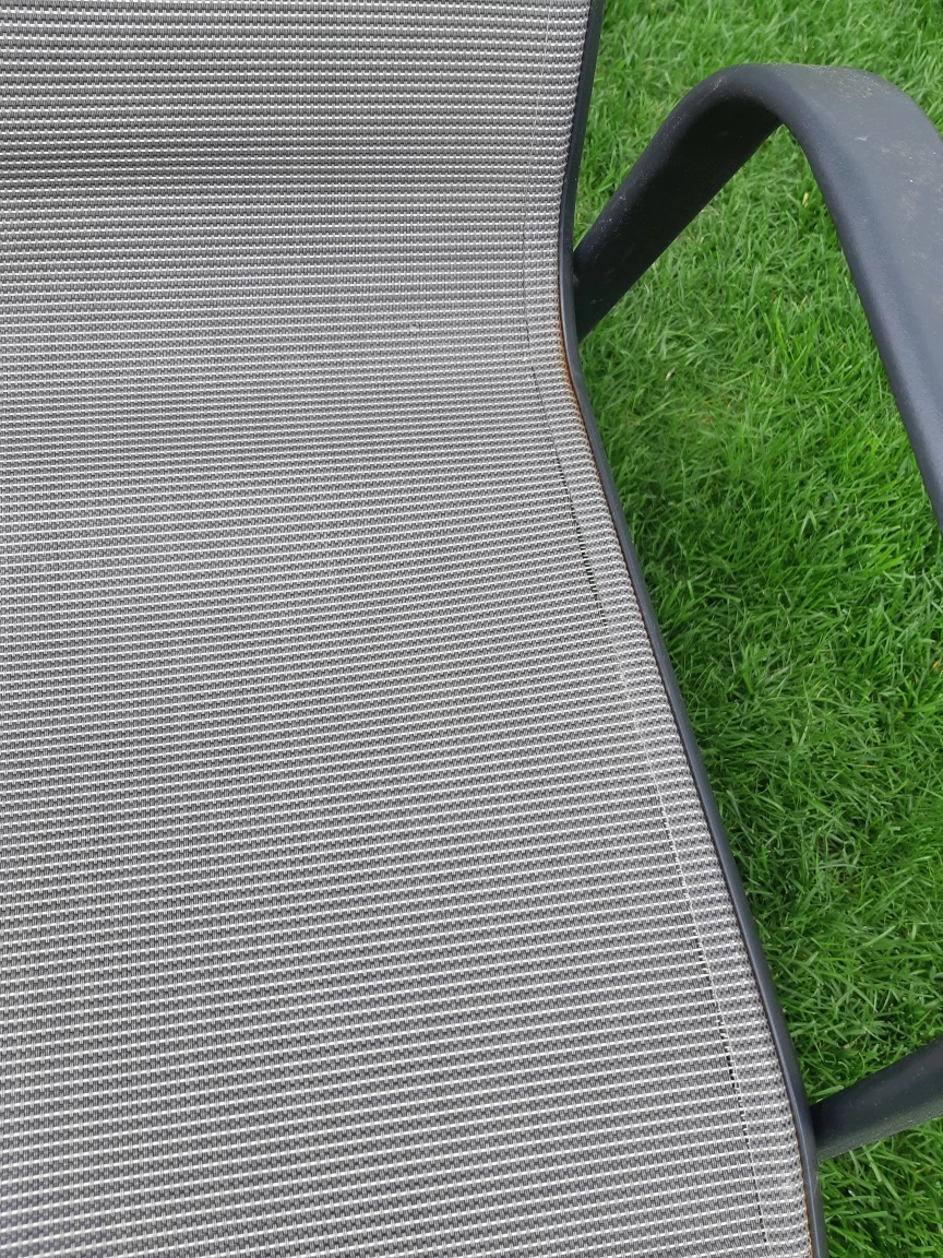 #FREECYCLE   2  outdoor chairs 🌸 - photo 2