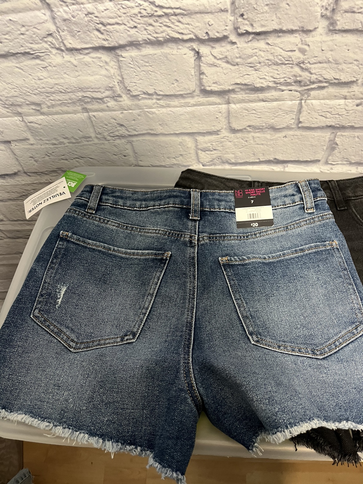 New Jean Shorts Size 7 Juniors image indicator(4)