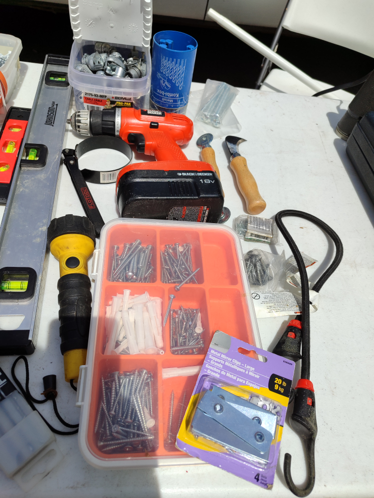 Lot tools, level, CORDLESS DRILL, screws, flashlight, hooks - photo 5