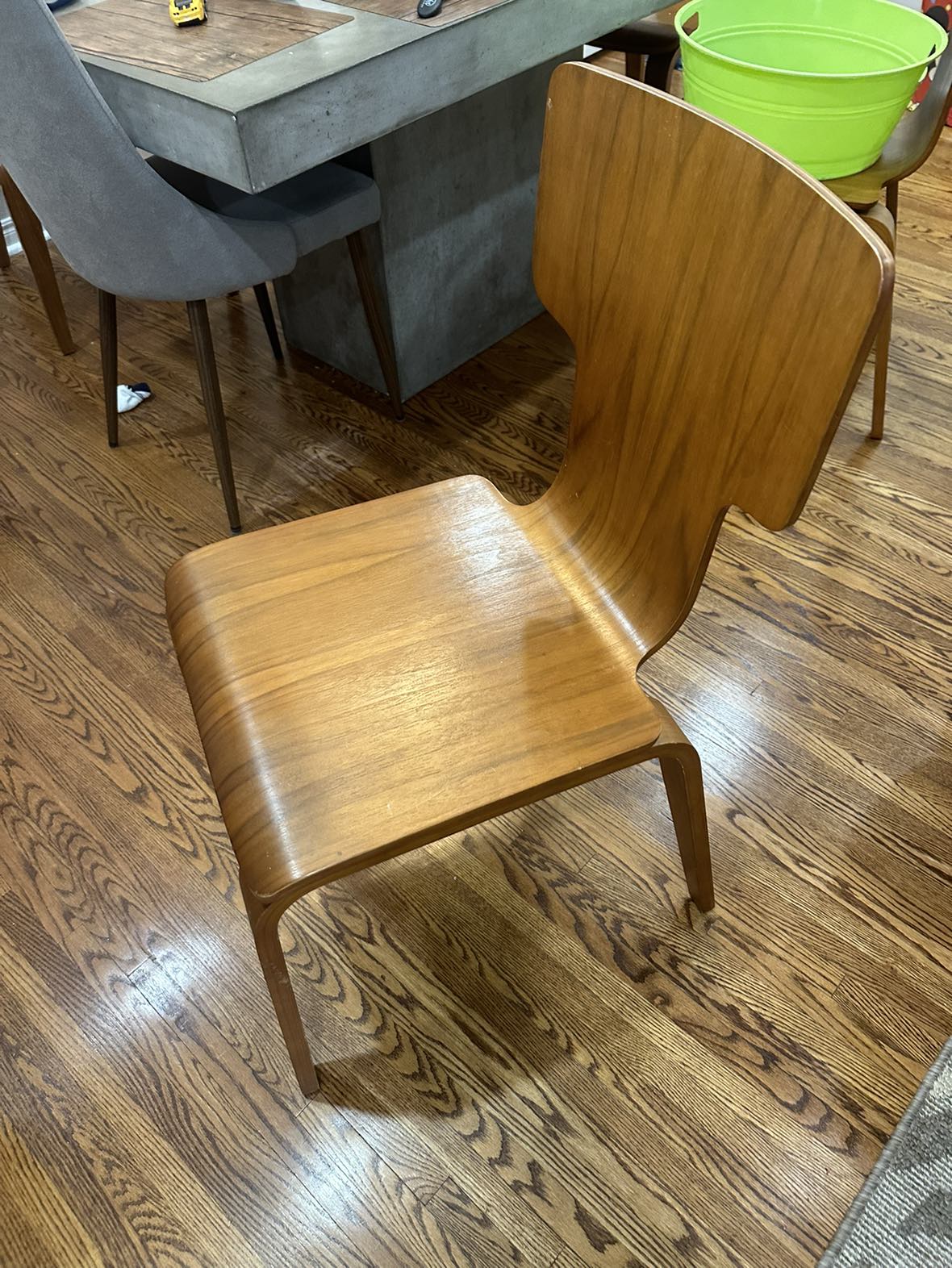 6 beautiful West Elm Stackable Chairs
