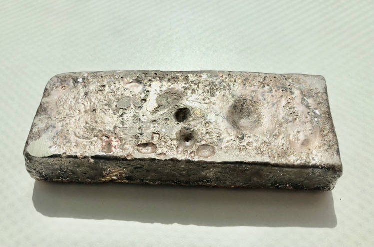 50 TROY OZ SILVER BAR WITH GOLD image indicator(4)