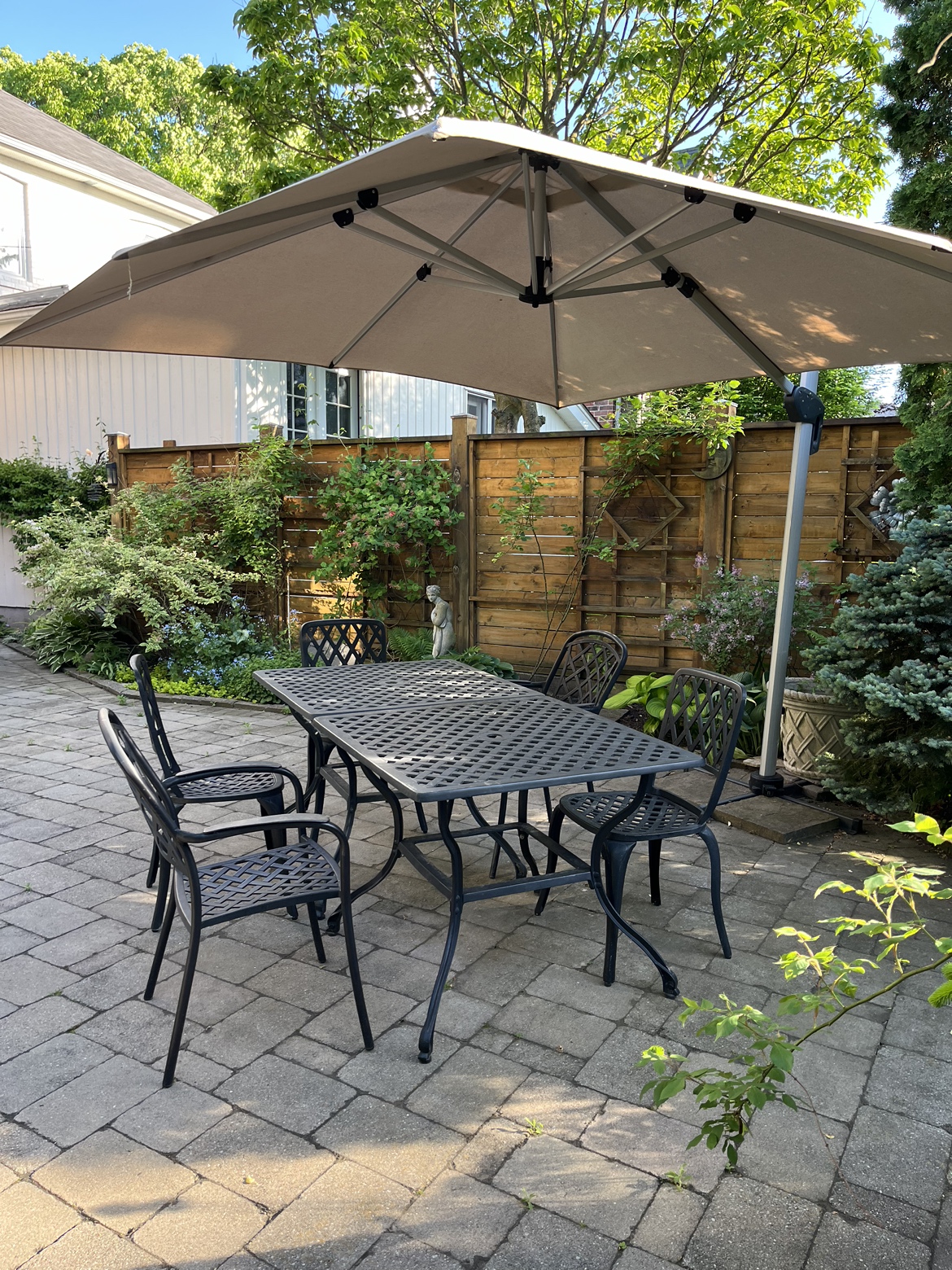 Table, chairs and umbrella - photo 2