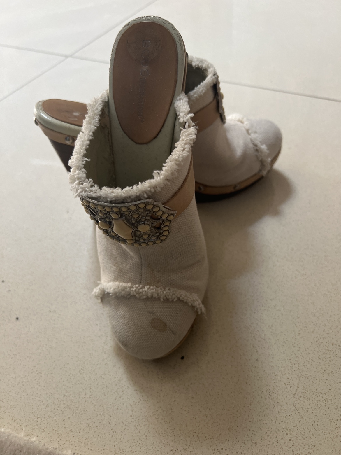 BCBG women clogs