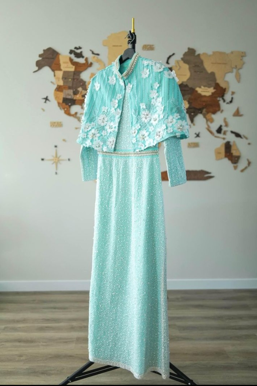Beautiful party long dress - like new thumbnail
