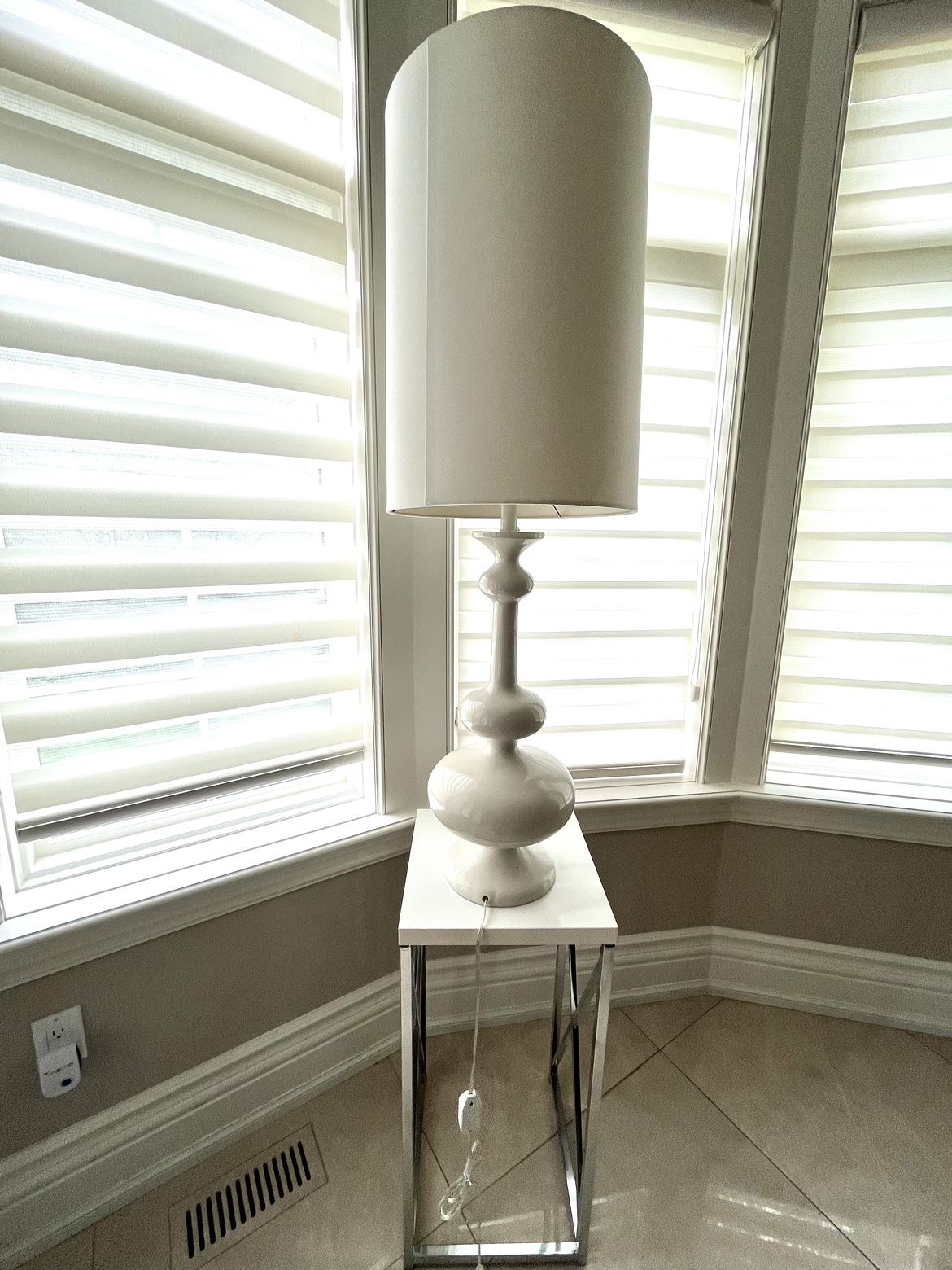 White side table - photo 4