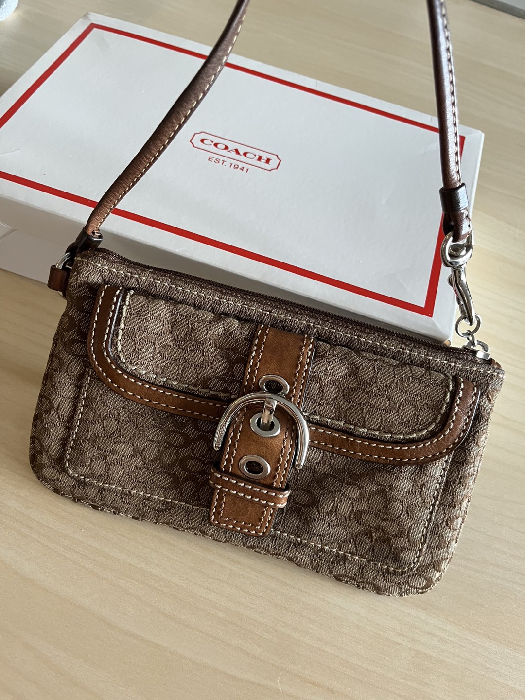 Coach wristlet with box (two compartments) image indicator(5)