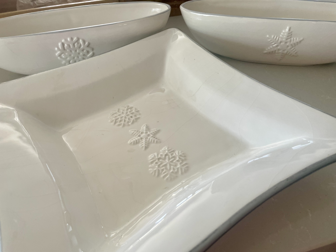 Ceramic serving plate and bowls - photo 2