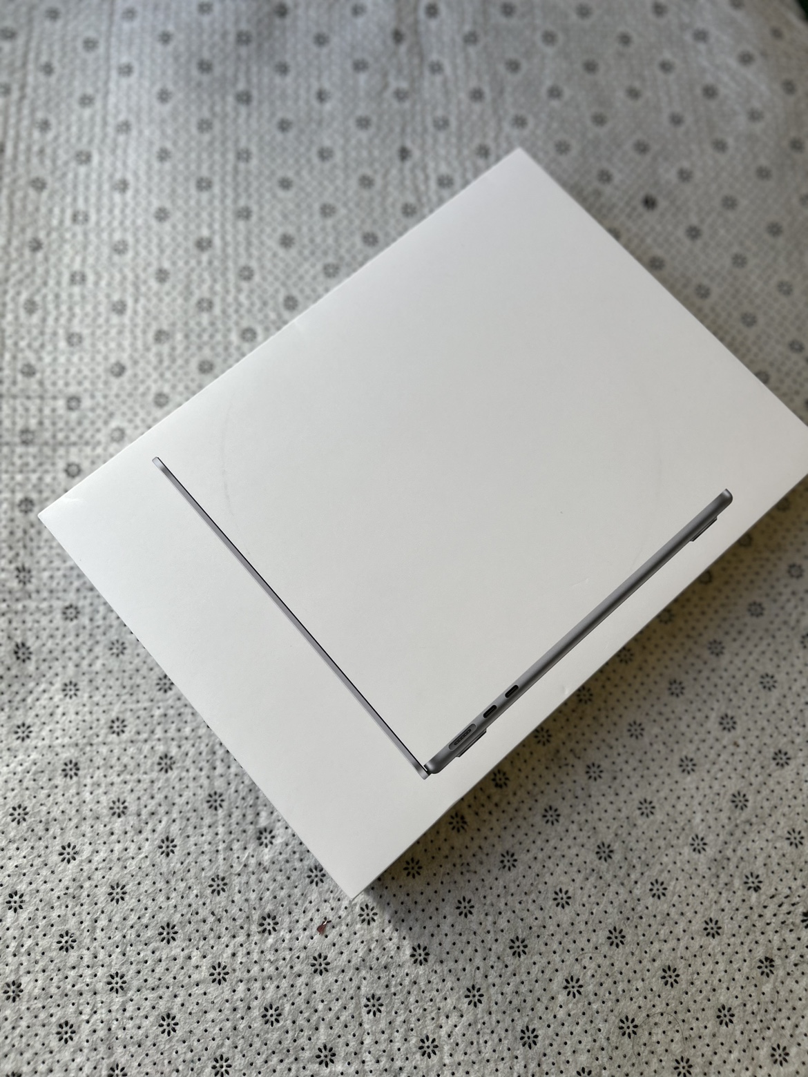 Apple MacBook Pro - M2 chip - 512gb SSD - Silver Color