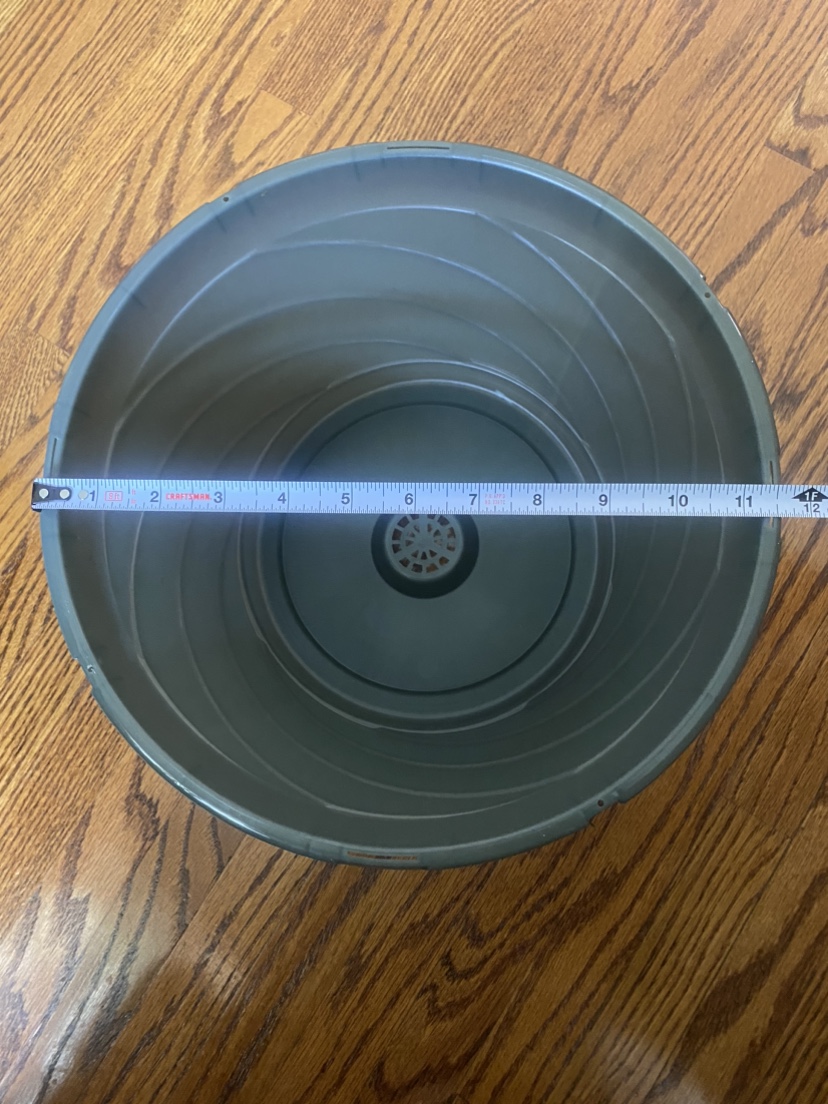 Large nursery pots (9 total) image indicator(2)