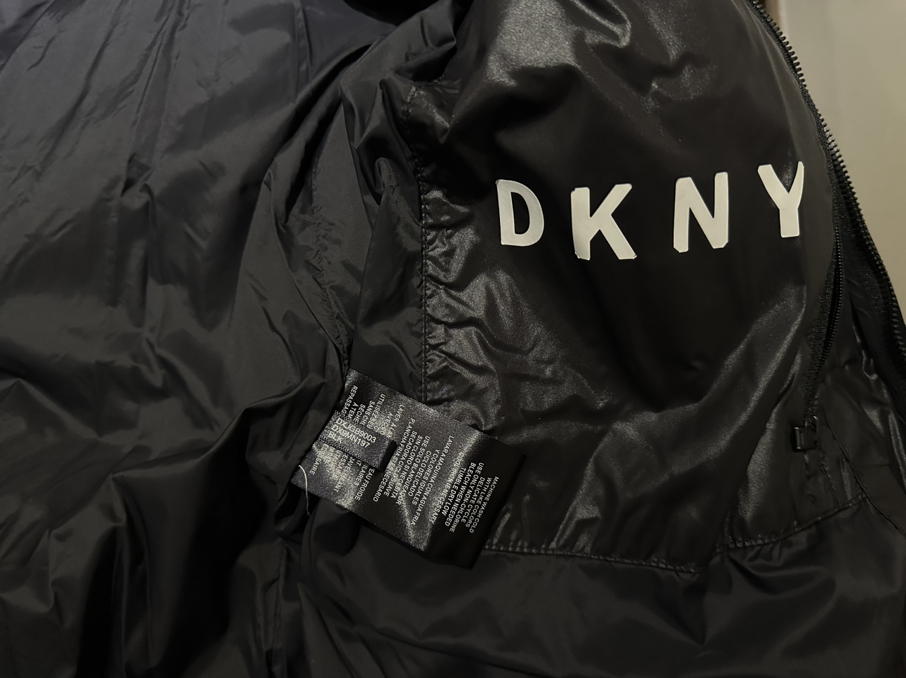DKNY NWT Men's Black Hooded Puffer Coat. Size Large - photo 3