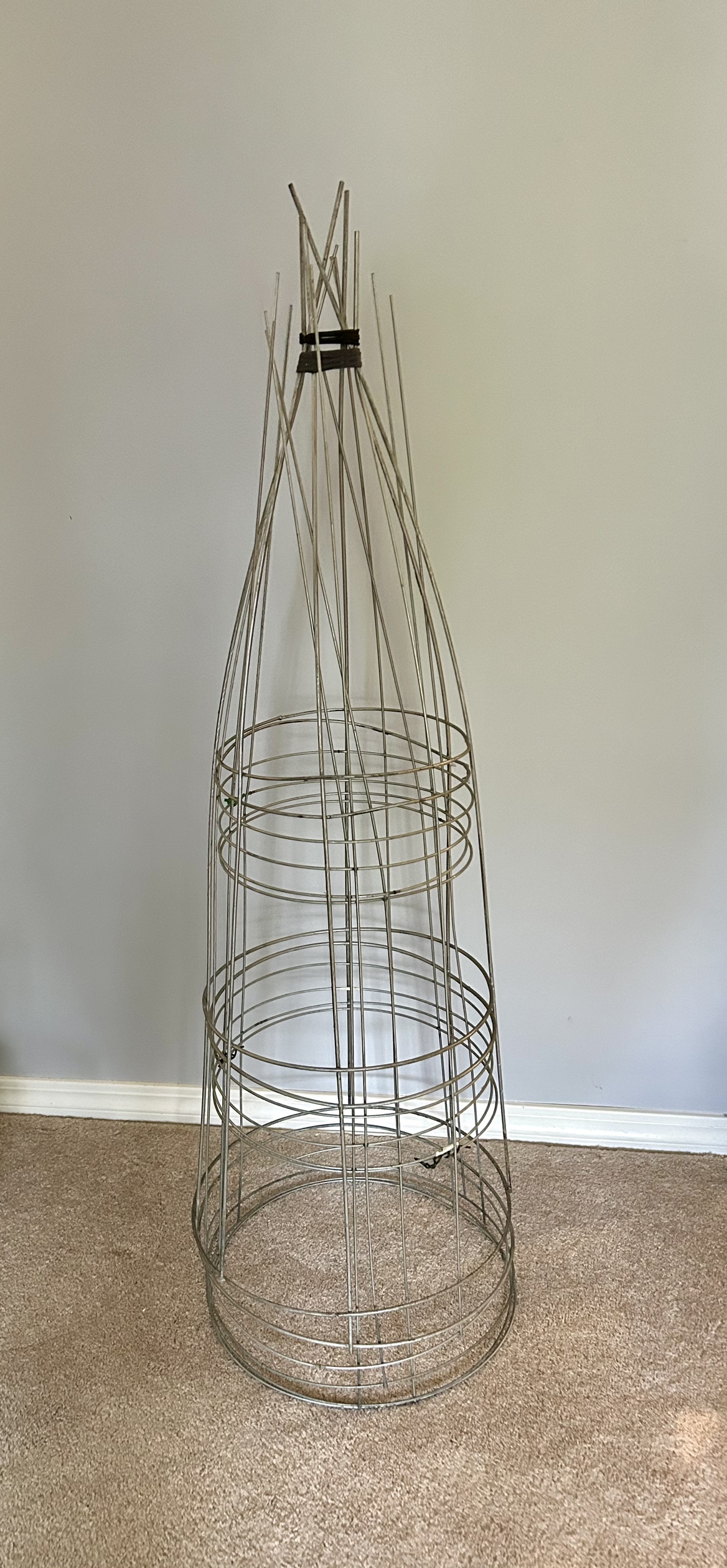 Pots and garden supports - photo 2