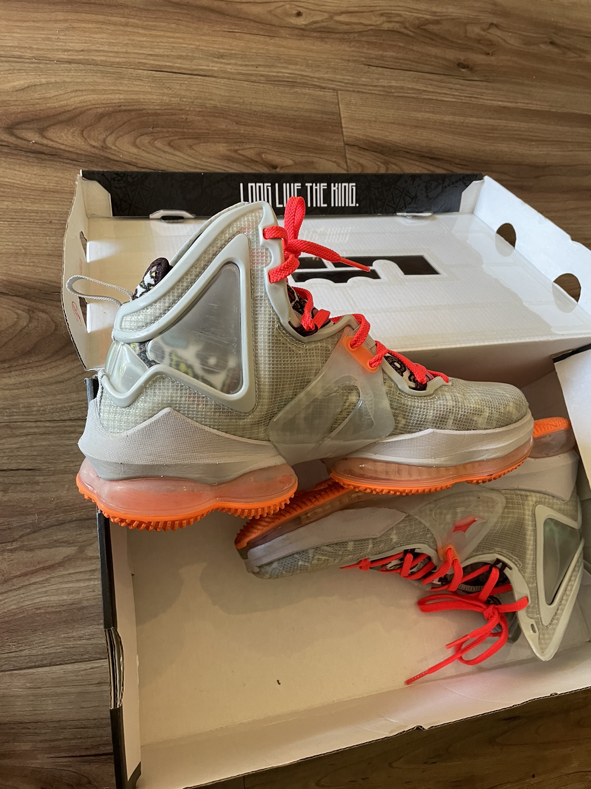 LEBRON 19 GREY FOG SHOE, Size : 9.5 men’s