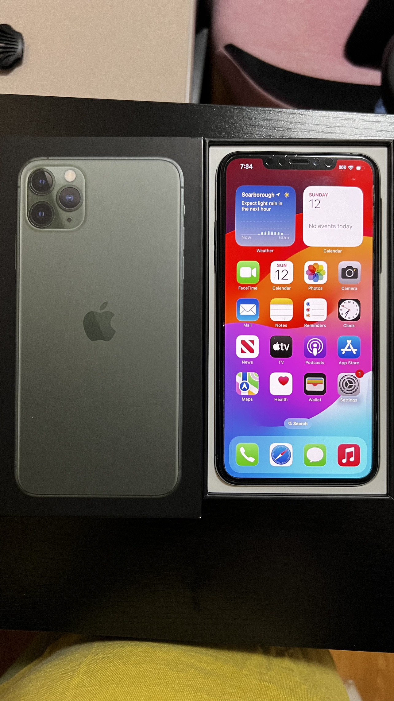 IPhone 11 Pro Max 256gb Unlocked Midnight Green thumbnail
