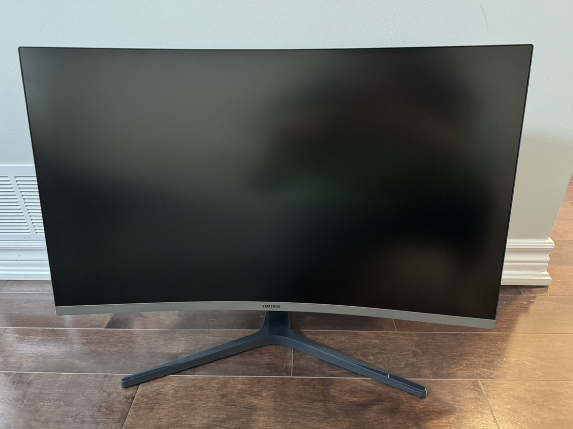 Samsung 32" FHD Freesync 1500R Curved Monitor thumbnail