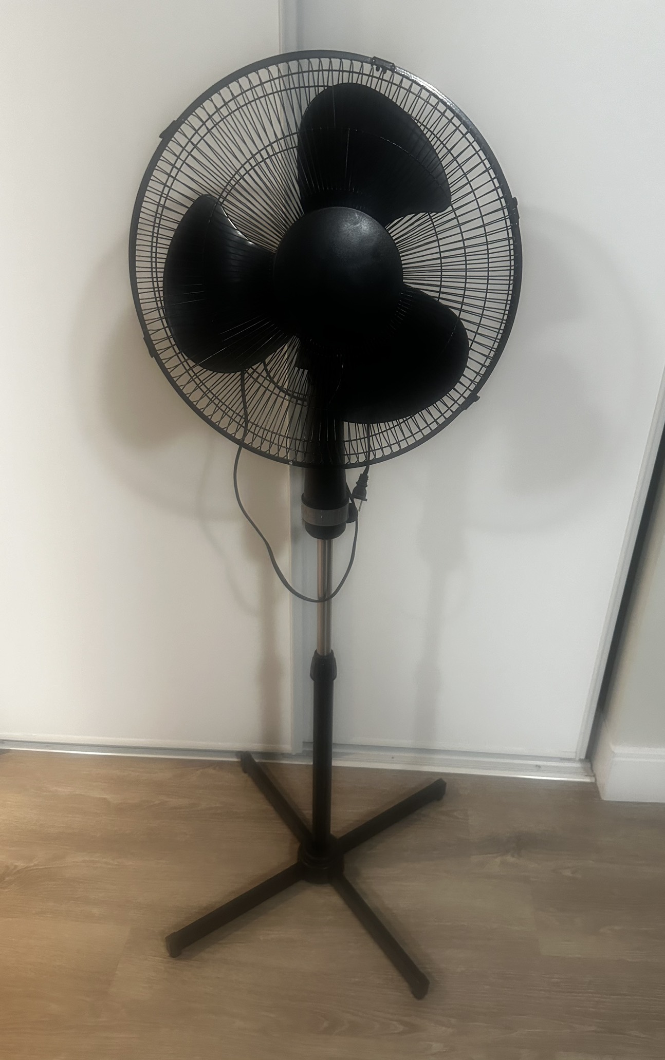 16” Stand Fan thumbnail