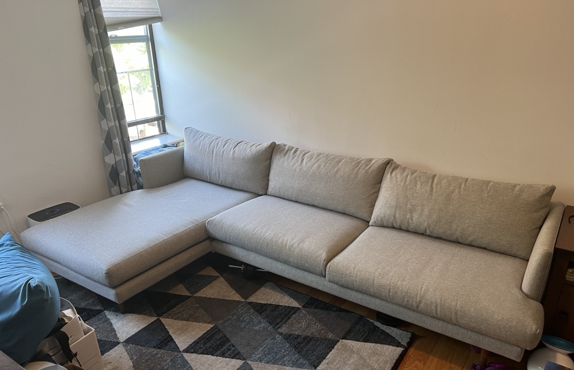 Sectional sofa with chaise