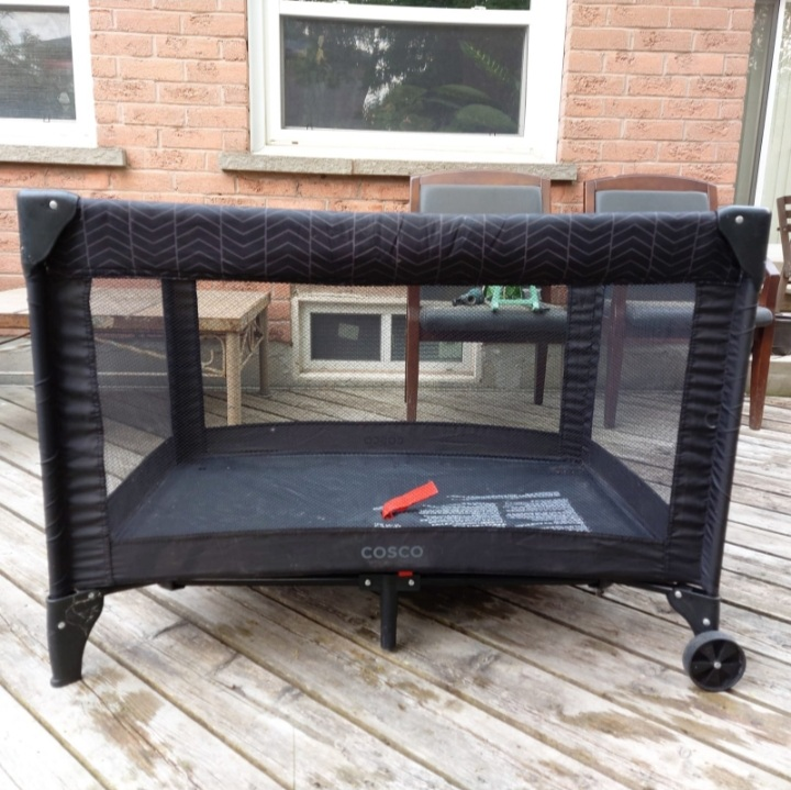 COSCO Play pen yard with play mat on wheels with breathable mesh - photo 2