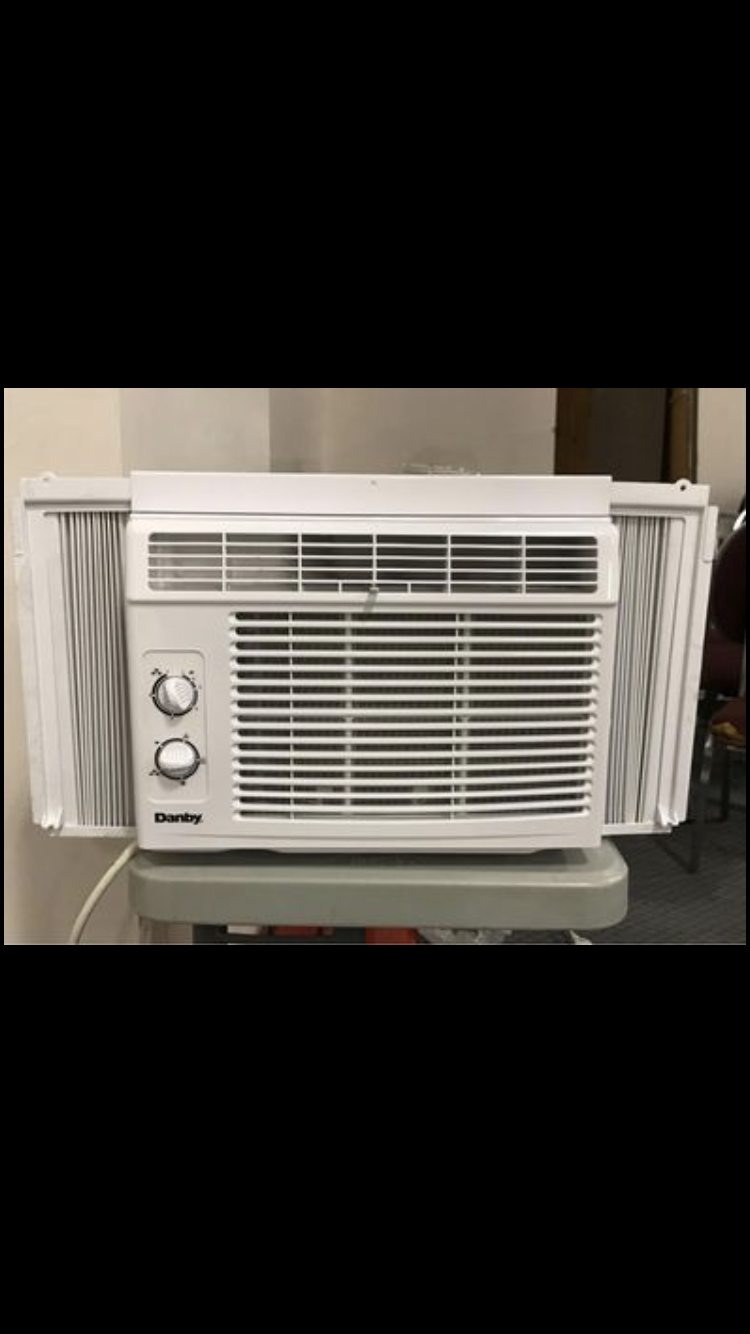 Danby, 5000 BTU, window A/C unit. thumbnail