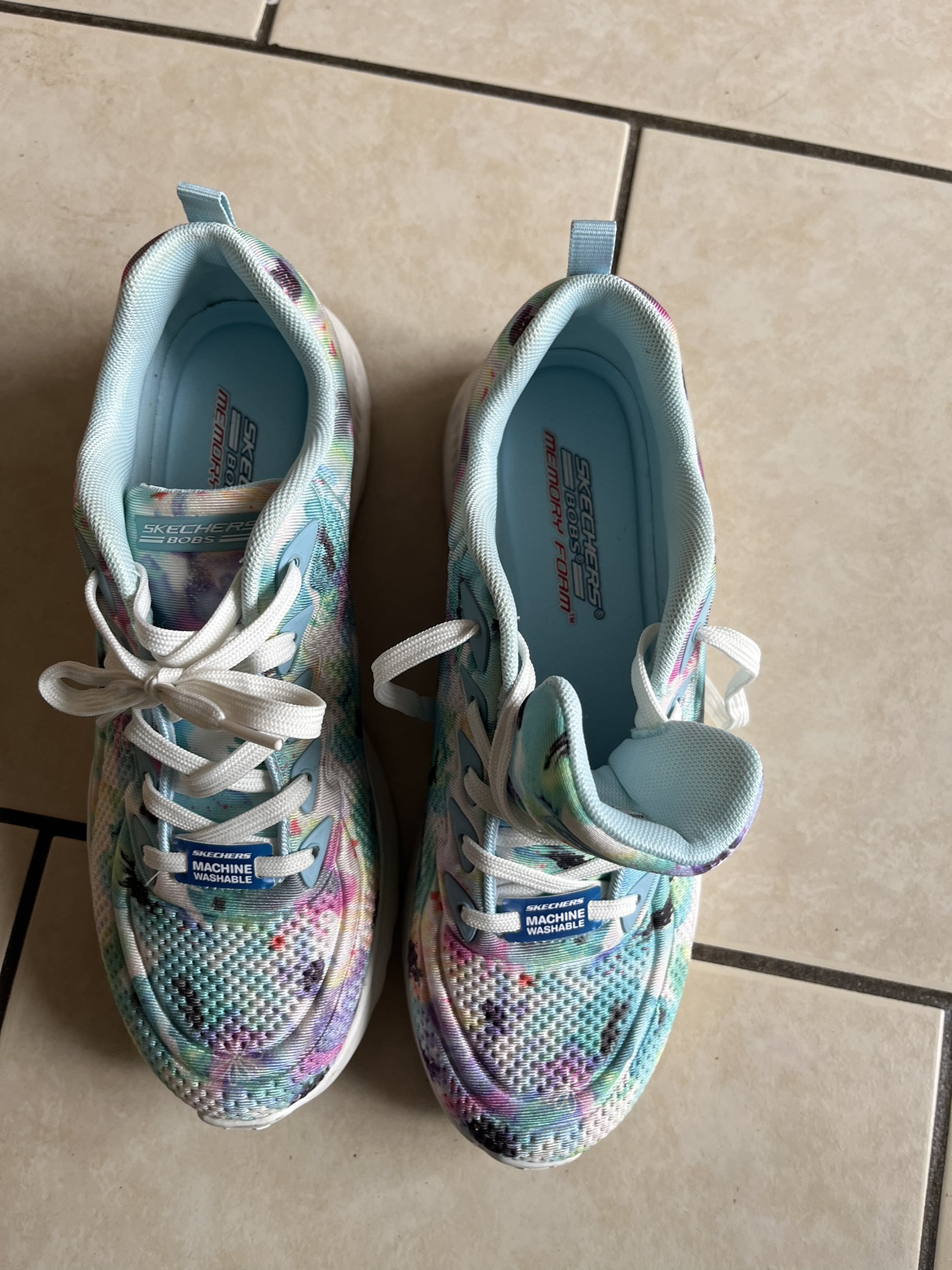 Sketchers running shoes image indicator(2)