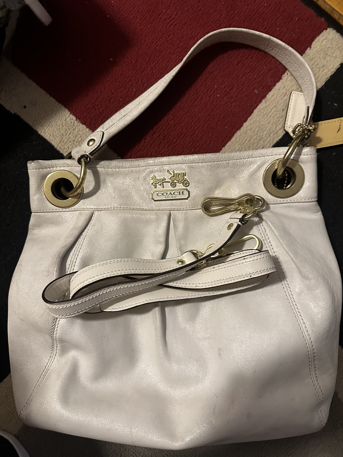 Coach bag image indicator(4)