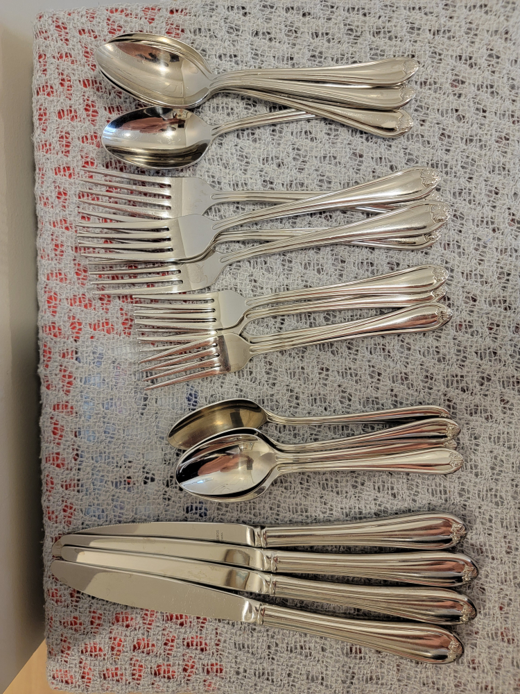 Set of 4 cutleries