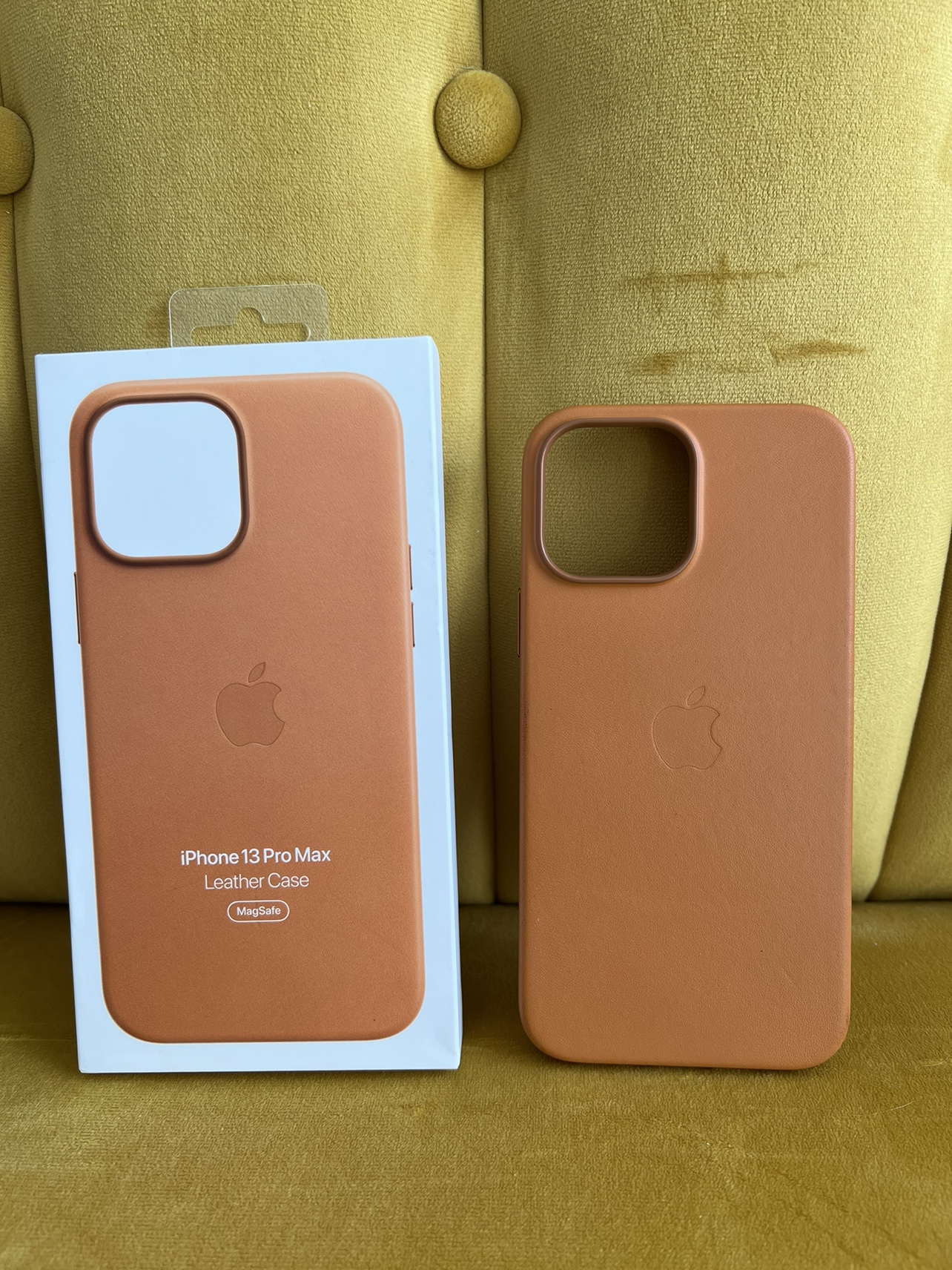 Apple Leather Case iPhone 13 Pro Max thumbnail