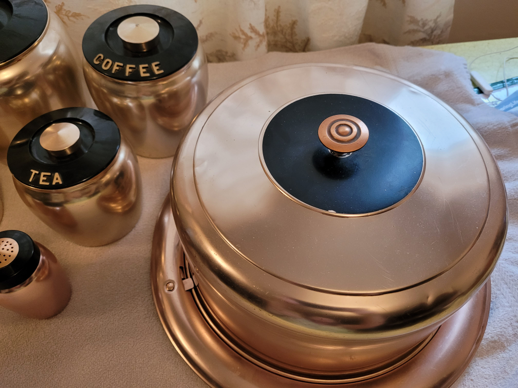 Westbend canister set and cake keeper - photo 3