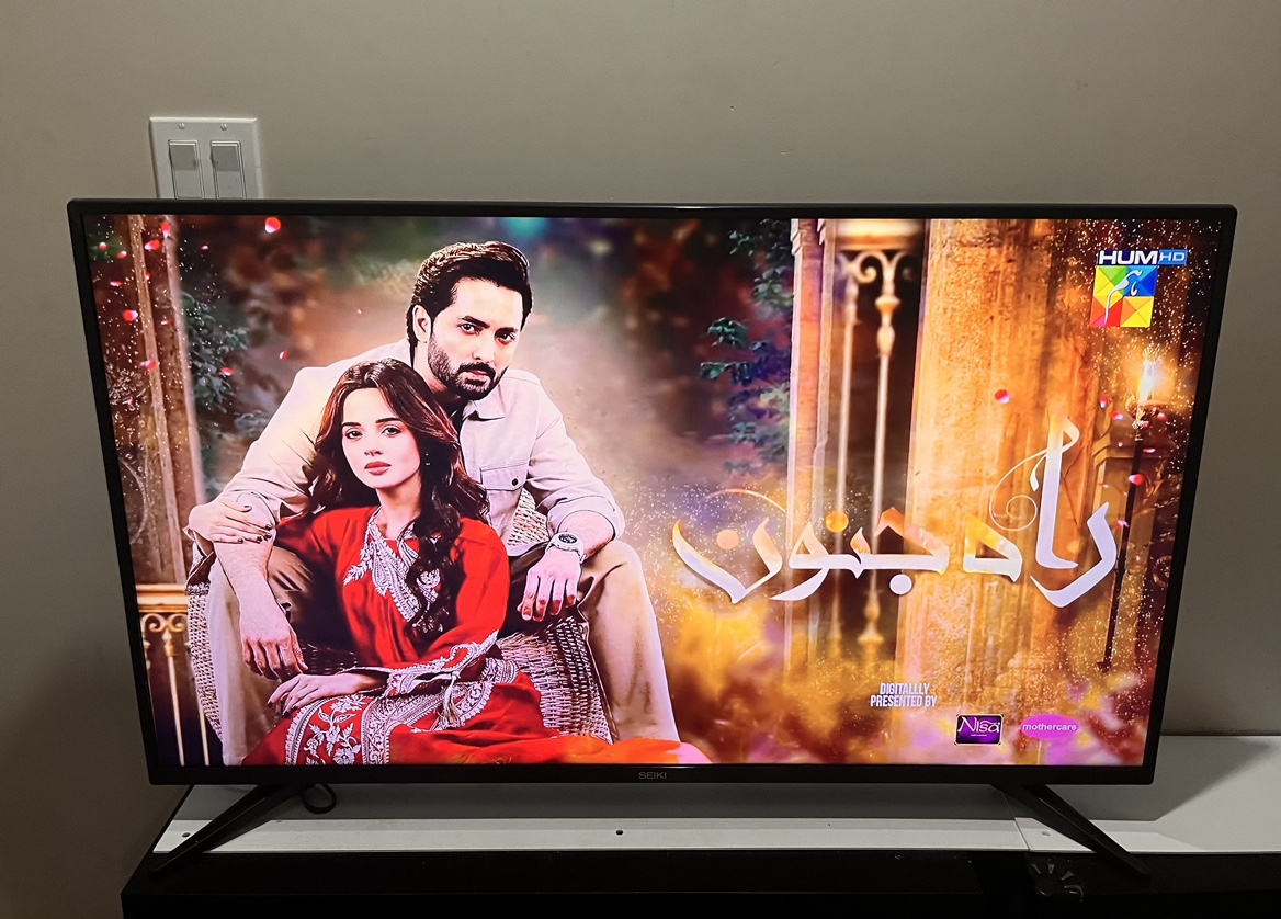 Seiki 50” 4K smart tv with Remote - photo 4