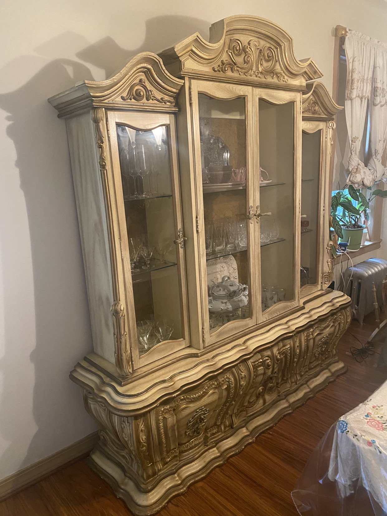 Large 2 piece China cabinet 🧡