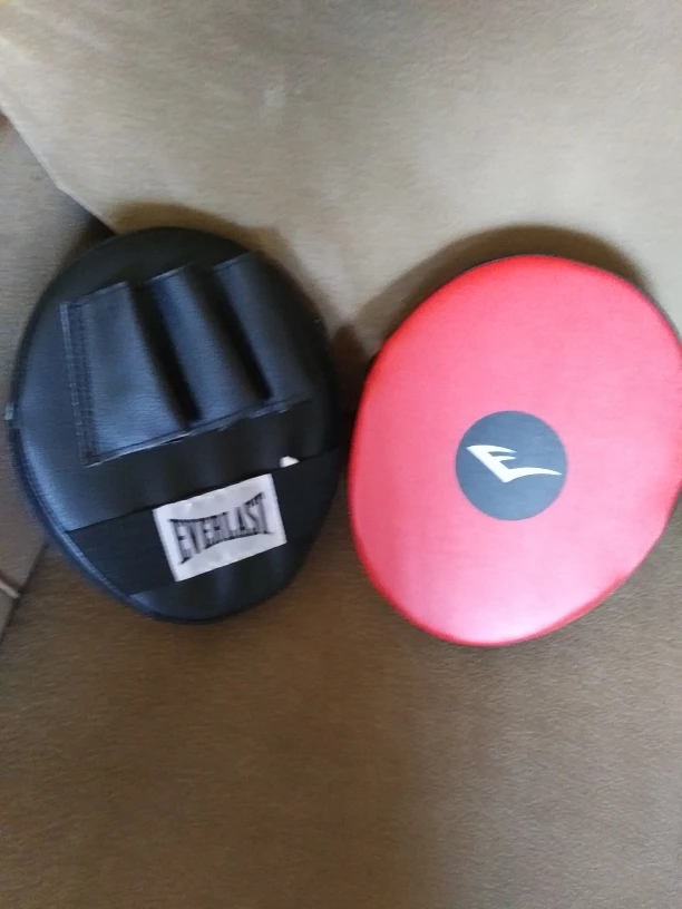 boxing gloves and punch mitts image indicator(2)