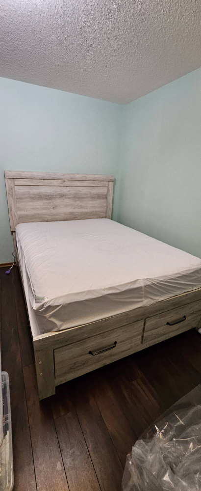 Moving Sale: Stearns and Foster Queen Mattress - photo 3